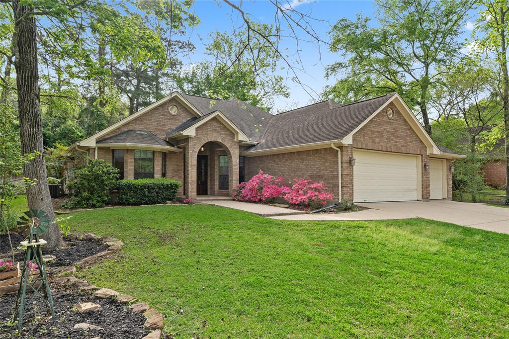 127 April Waters Drive, Conroe, Texas image 4