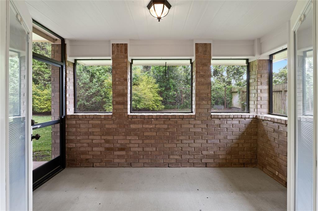 127 April Waters Drive, Conroe, Texas image 20