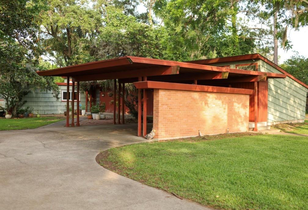 530 Circle Way Drive, Lake Jackson, Texas image 2