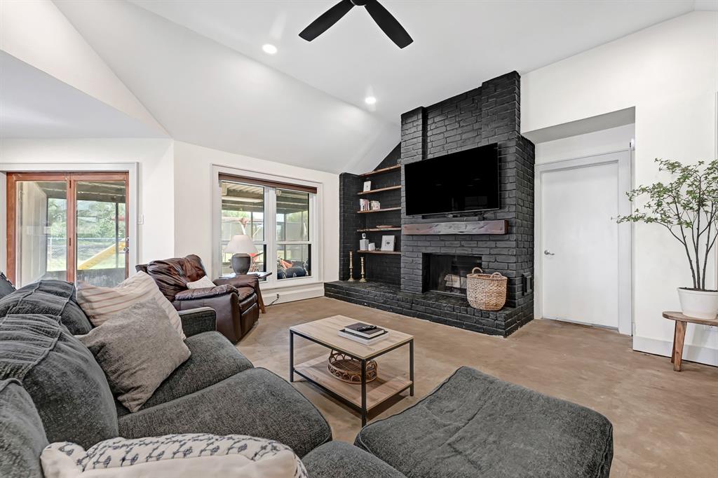 2001 Whitebriar Drive, Deer Park, Texas image 2