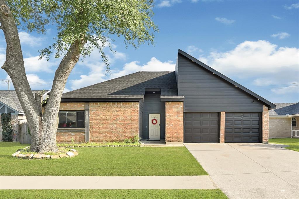 2001 Whitebriar Drive, Deer Park, Texas image 1
