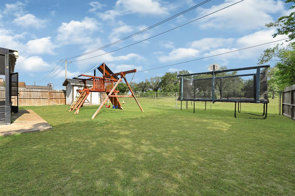 2001 Whitebriar Drive, Deer Park, Texas image 4