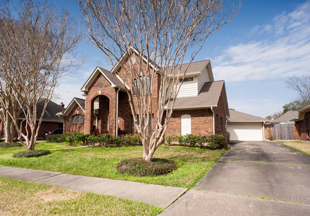 1911 Timber Creek Crk, Pearland, Texas image 2