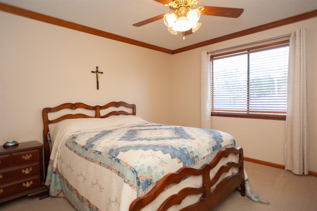1911 Timber Creek Crk, Pearland, Texas image 21
