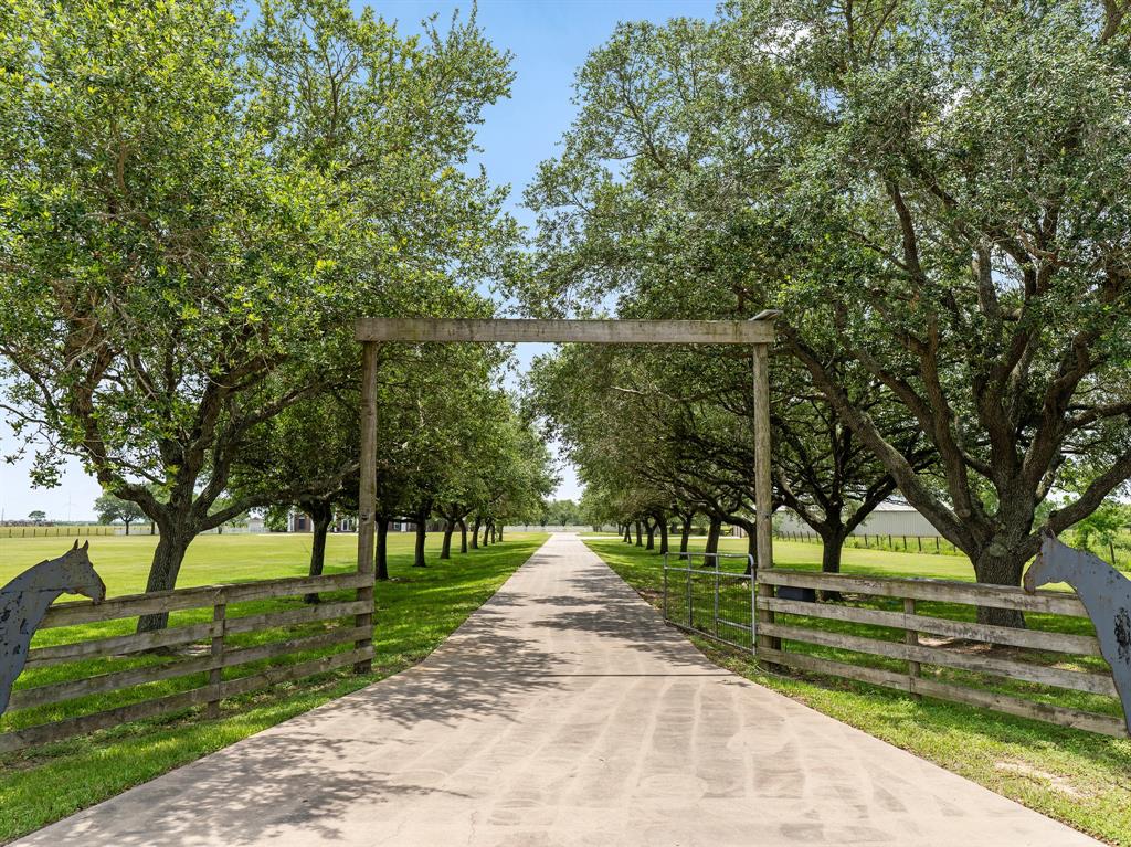 2976 County Road 218, Bay City, Texas image 2