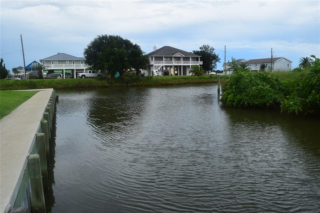 1128 & 1130 Prides Lane, Crystal Beach, Texas image 11