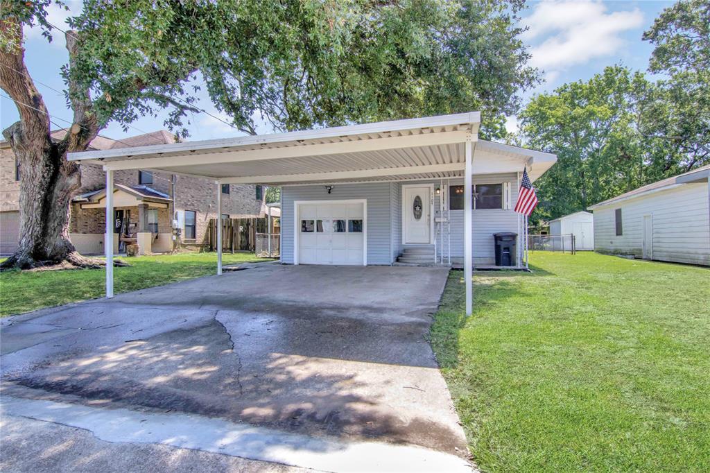 1105 West Drive, Port Neches, Texas image 1