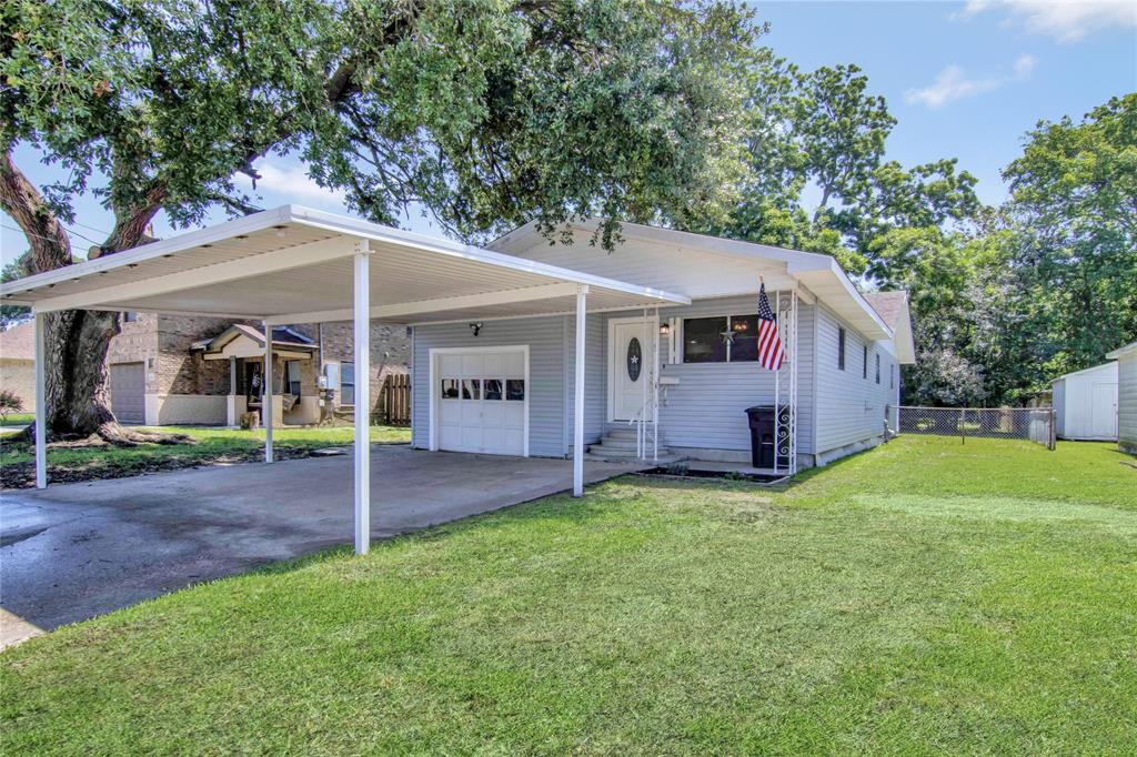 1105 West Drive, Port Neches, Texas image 2