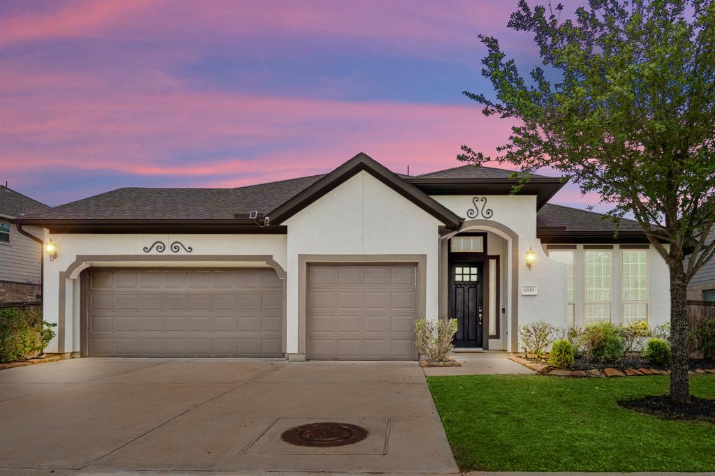 6919 Red Oak Drive, Katy, Texas image 3