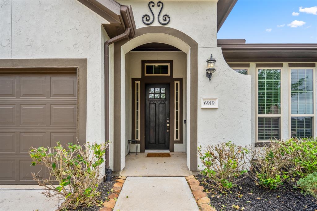 6919 Red Oak Drive, Katy, Texas image 2