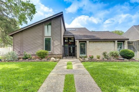 Photo of 15754 Walkwood Drive, Houston, TX 77079 (MLS # 48018161)