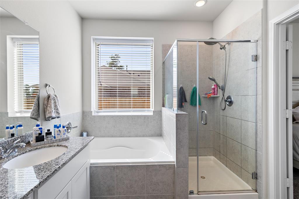 12242 N Chestnut Hills Drive, Conroe, Texas image 13