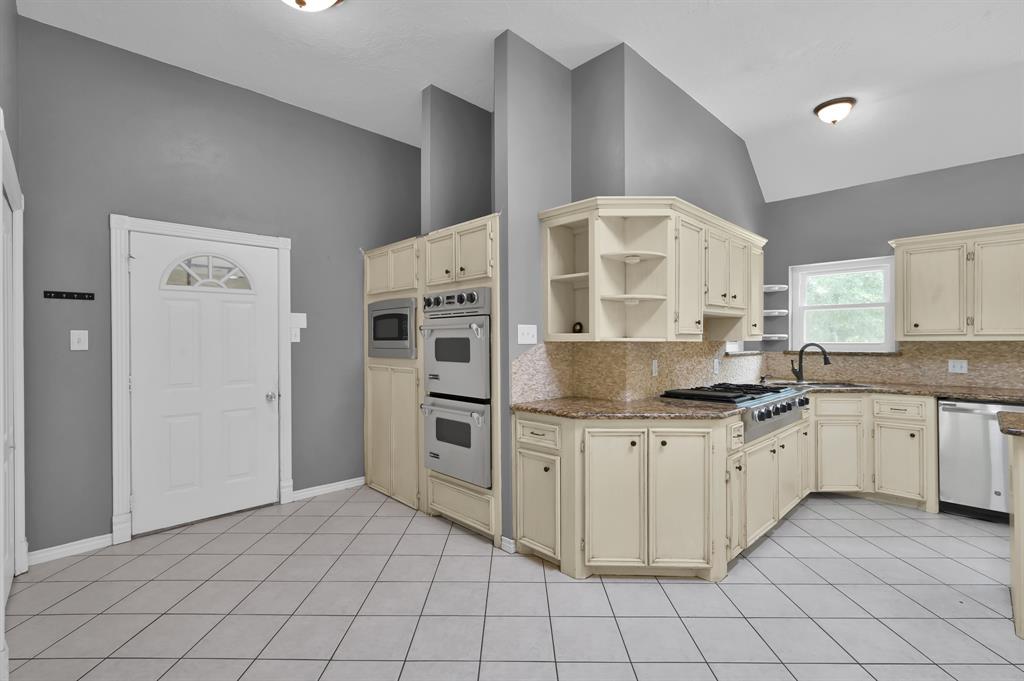 1807 Carriage Hills Boulevard, Conroe, Texas image 18