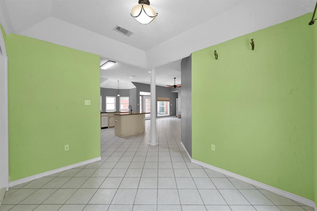 1807 Carriage Hills Boulevard, Conroe, Texas image 9