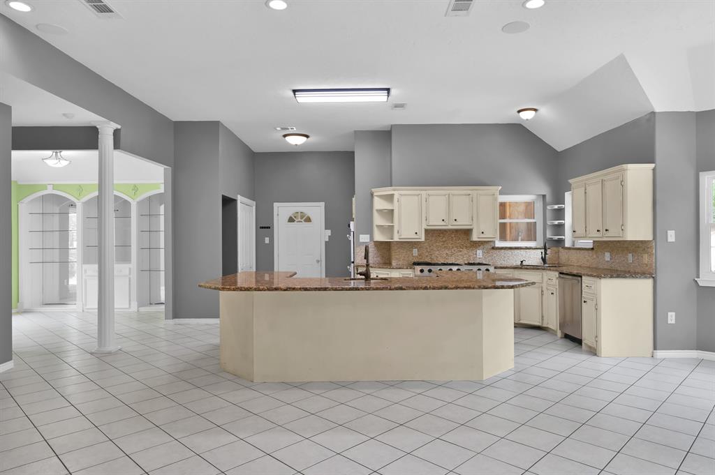 1807 Carriage Hills Boulevard, Conroe, Texas image 14