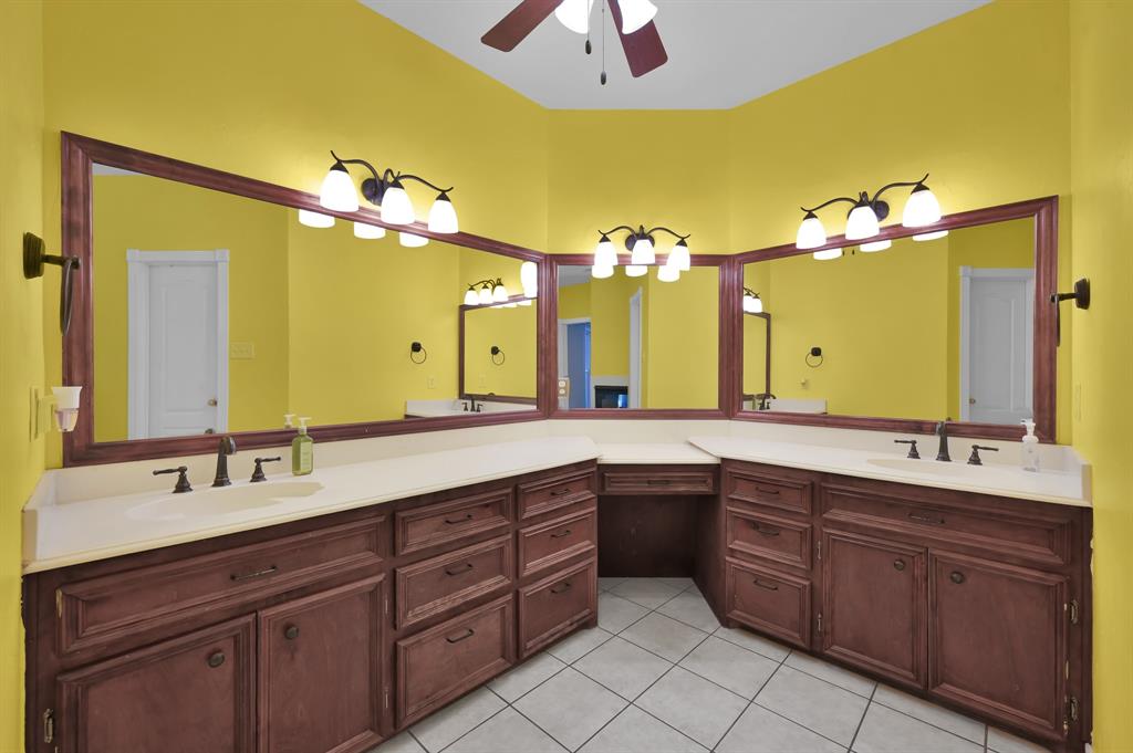 1807 Carriage Hills Boulevard, Conroe, Texas image 24