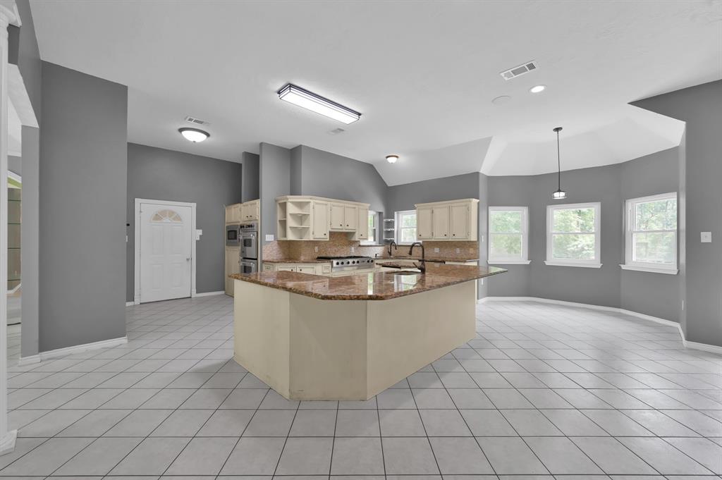 1807 Carriage Hills Boulevard, Conroe, Texas image 15