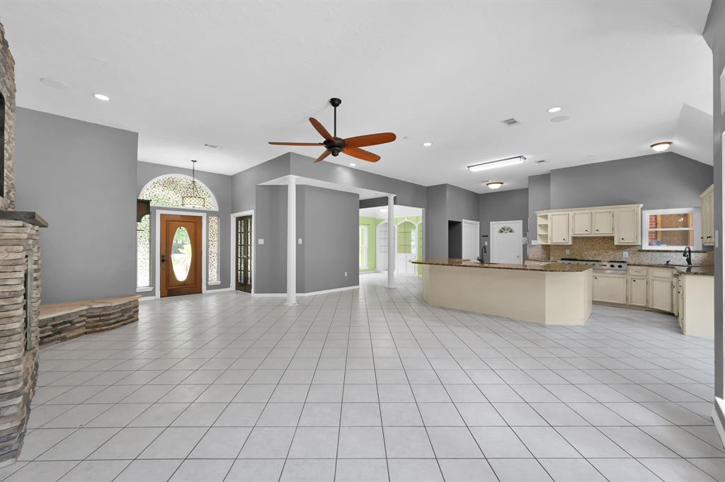 1807 Carriage Hills Boulevard, Conroe, Texas image 10