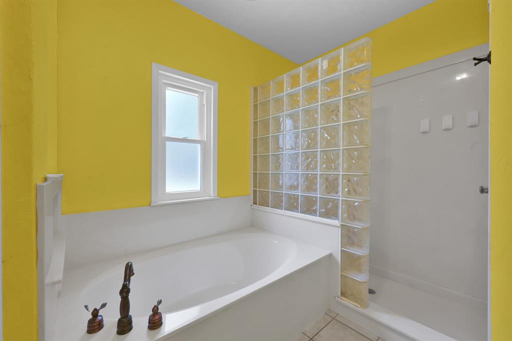 1807 Carriage Hills Boulevard, Conroe, Texas image 25