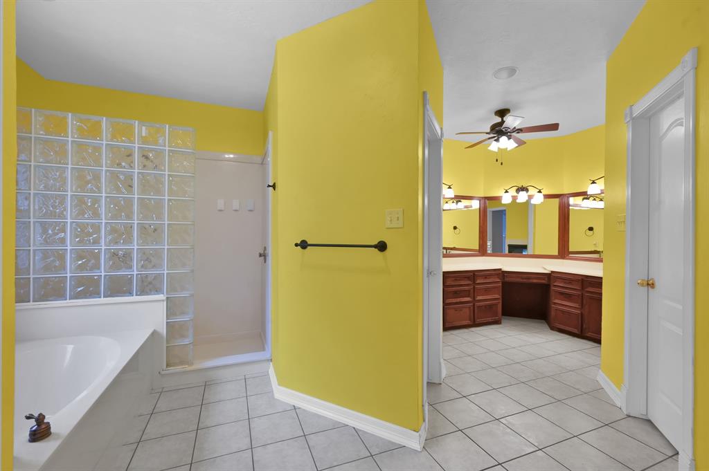 1807 Carriage Hills Boulevard, Conroe, Texas image 23