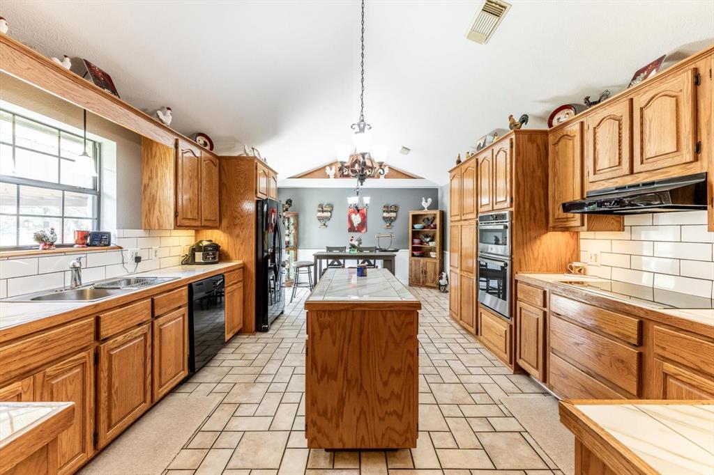 206 William Thomas Road, Huntsville, Texas image 4