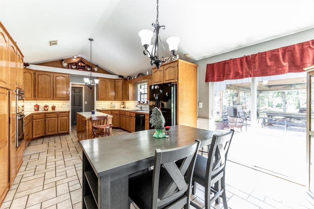 206 William Thomas Road, Huntsville, Texas image 11