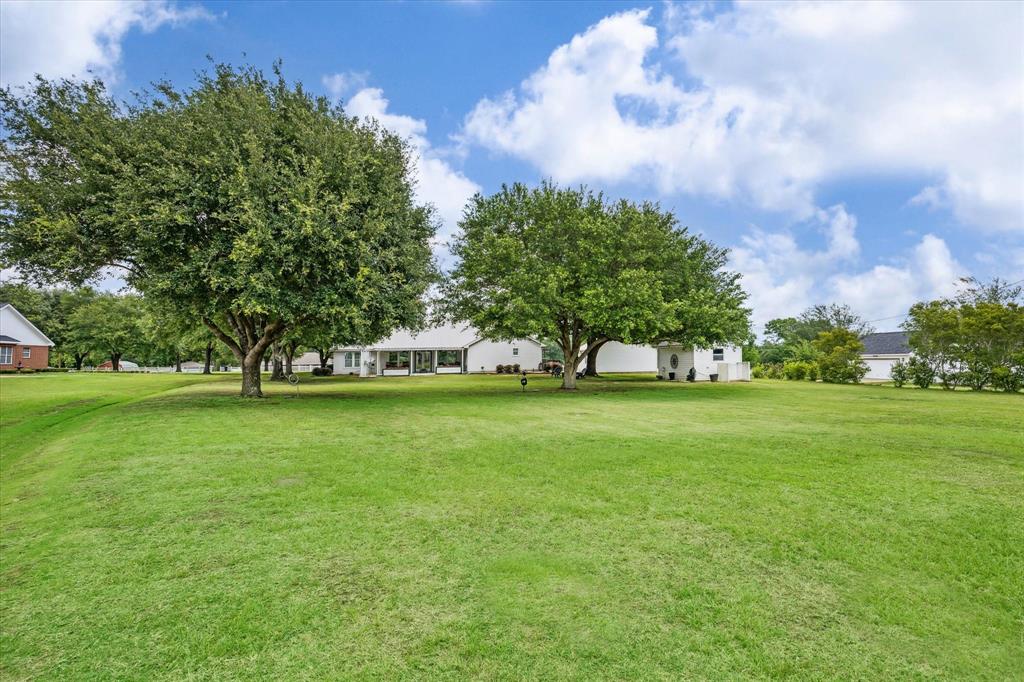 2988 Centerhill Circle, Bellville, Texas image 24