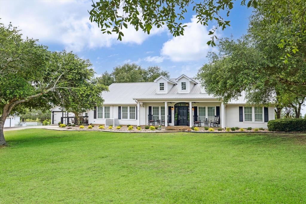 2988 Centerhill Circle, Bellville, Texas image 2