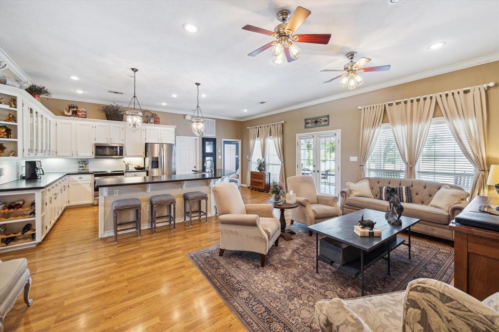 2988 Centerhill Circle, Bellville, Texas image 8