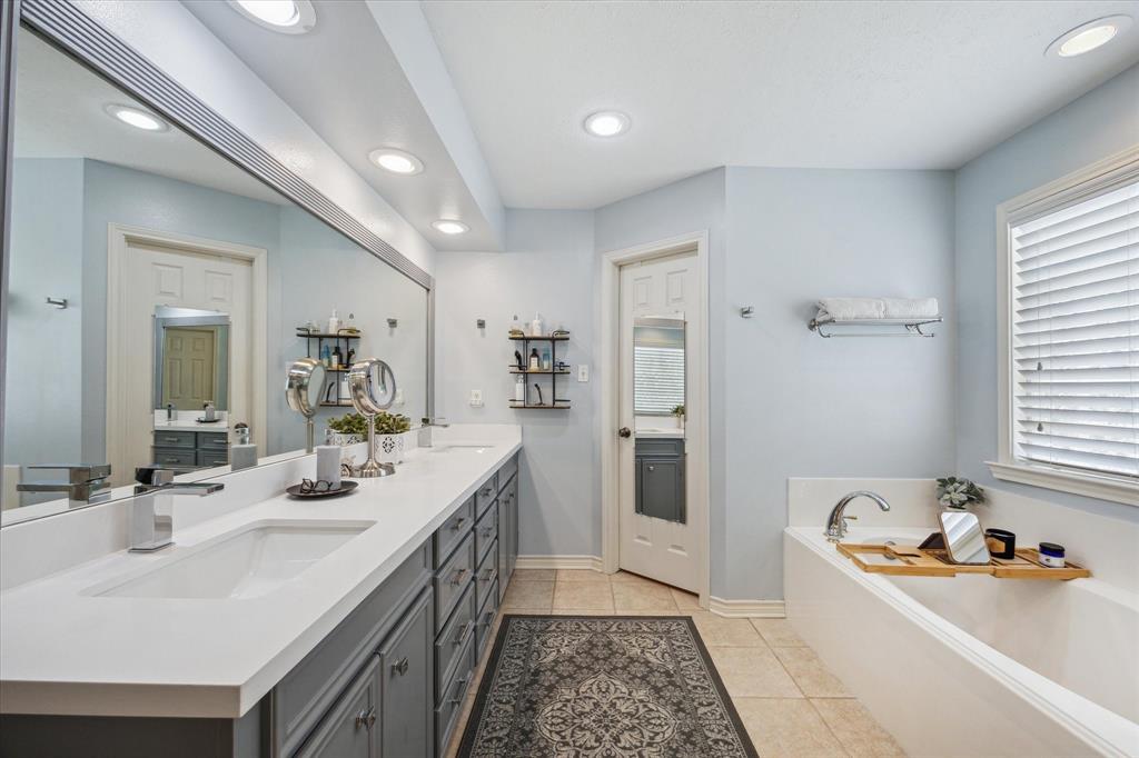 2988 Centerhill Circle, Bellville, Texas image 16