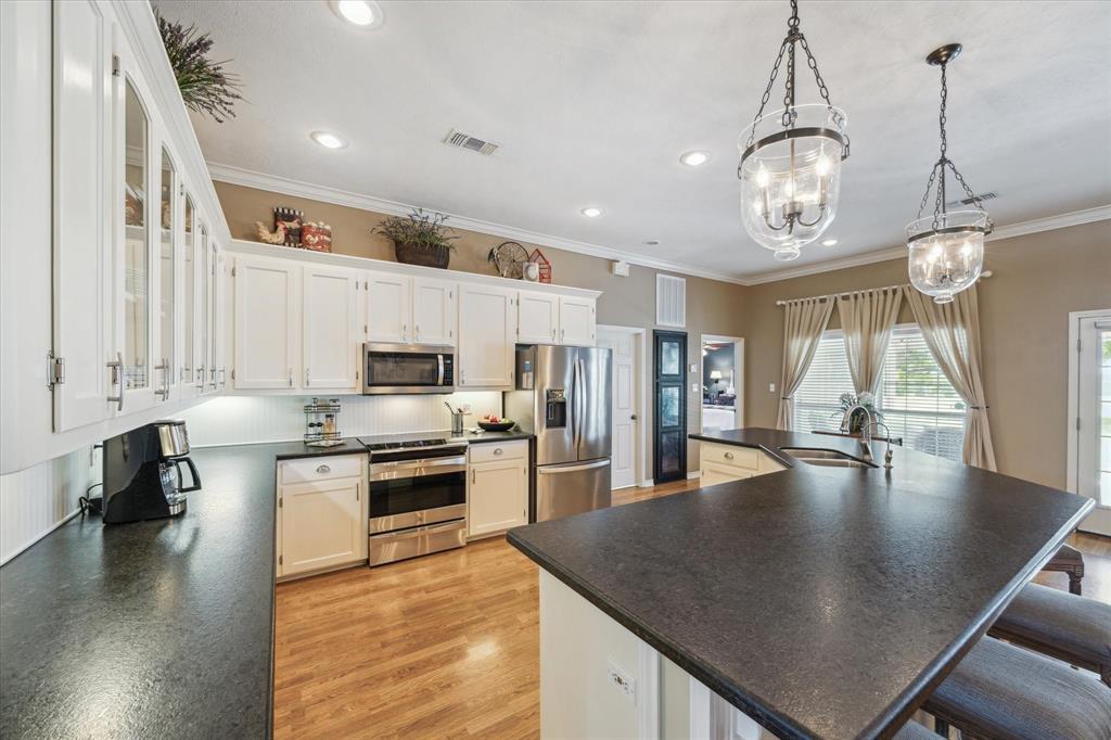 2988 Centerhill Circle, Bellville, Texas image 11