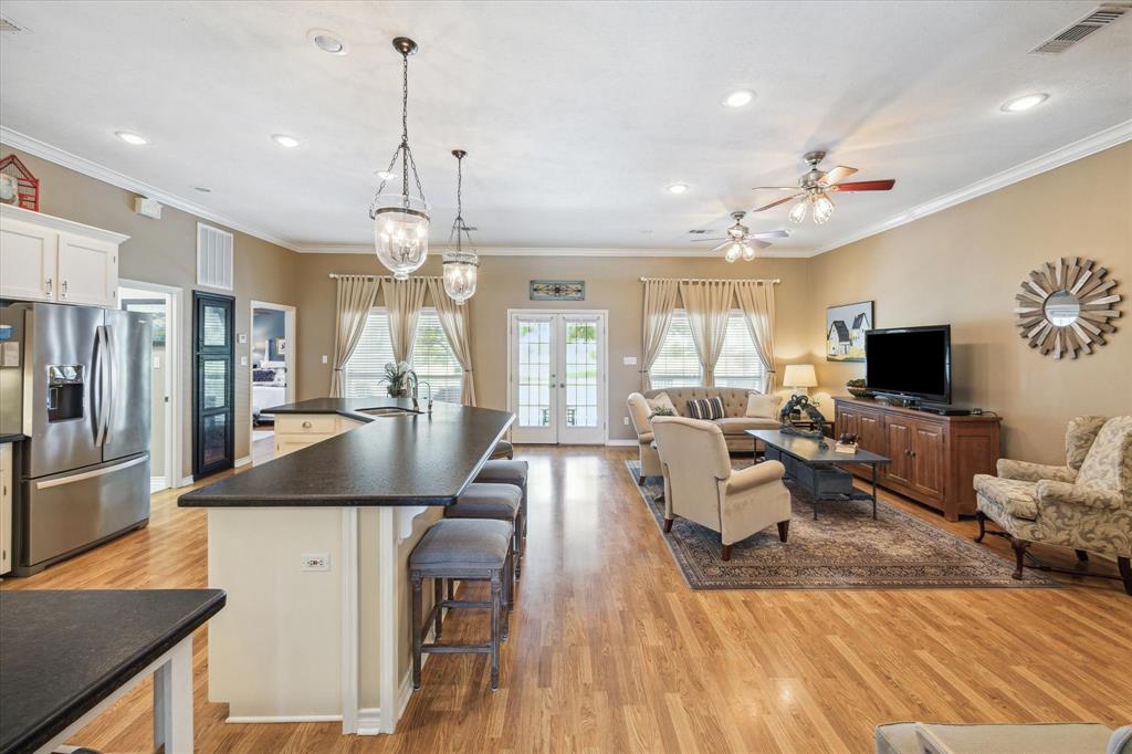 2988 Centerhill Circle, Bellville, Texas image 7