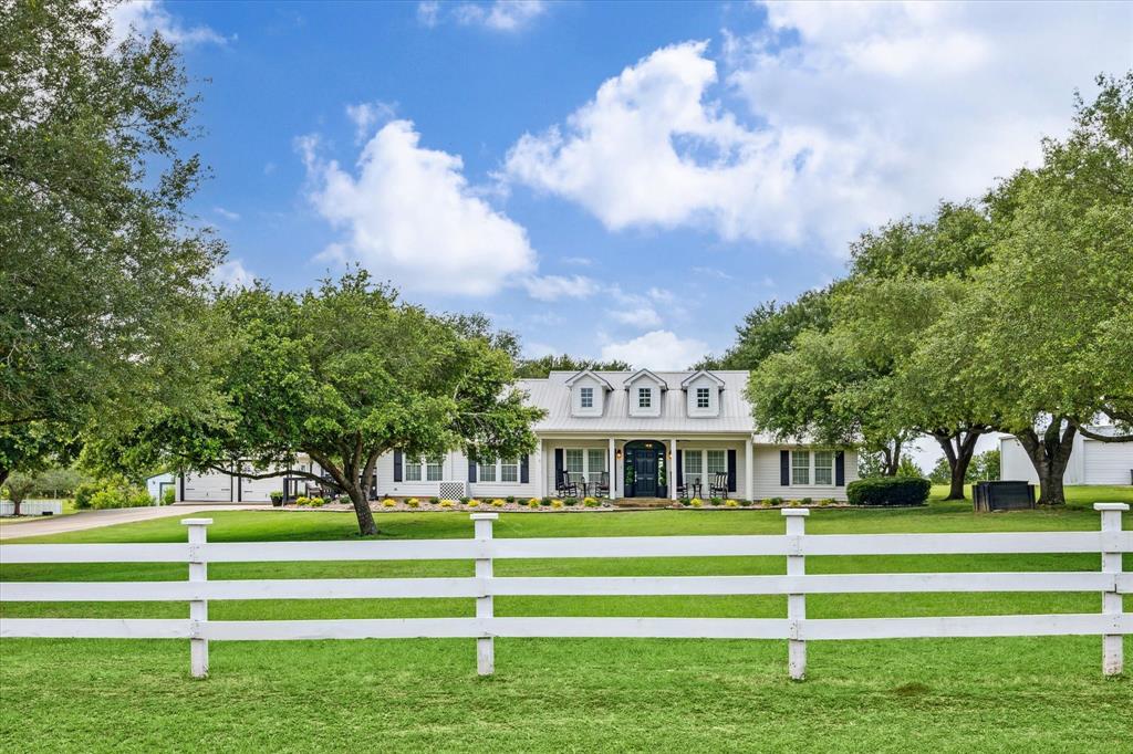 2988 Centerhill Circle, Bellville, Texas image 1