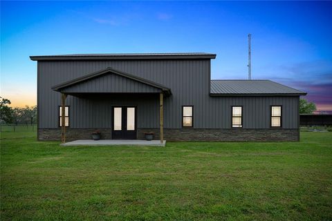 Single Family Residence in Wharton TX 5005 County Road 155.jpg