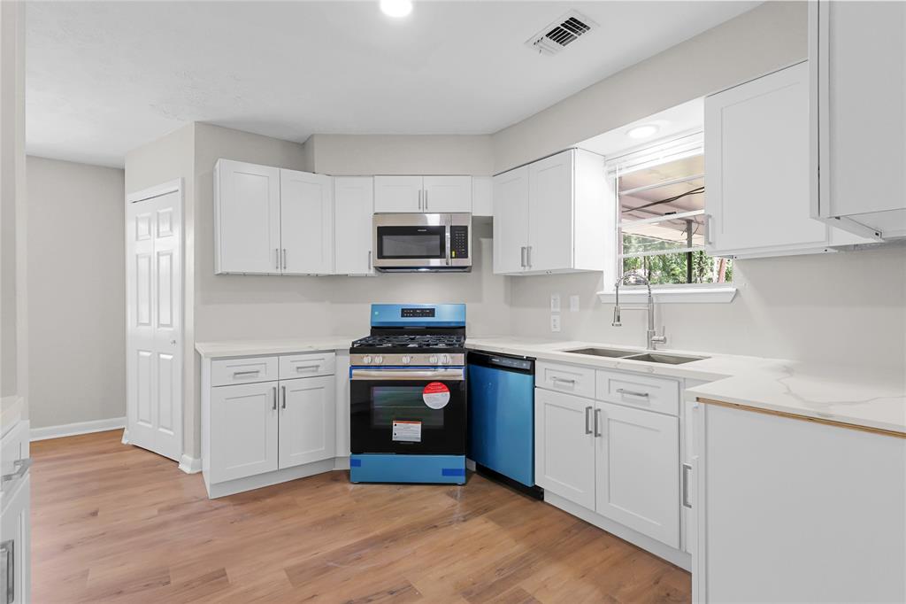 1403 Marilyn Street, Conroe, Texas image 27