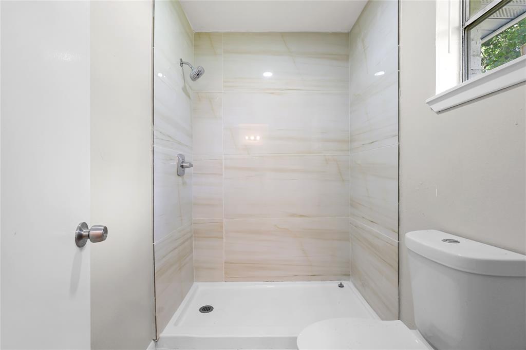 1403 Marilyn Street, Conroe, Texas image 19
