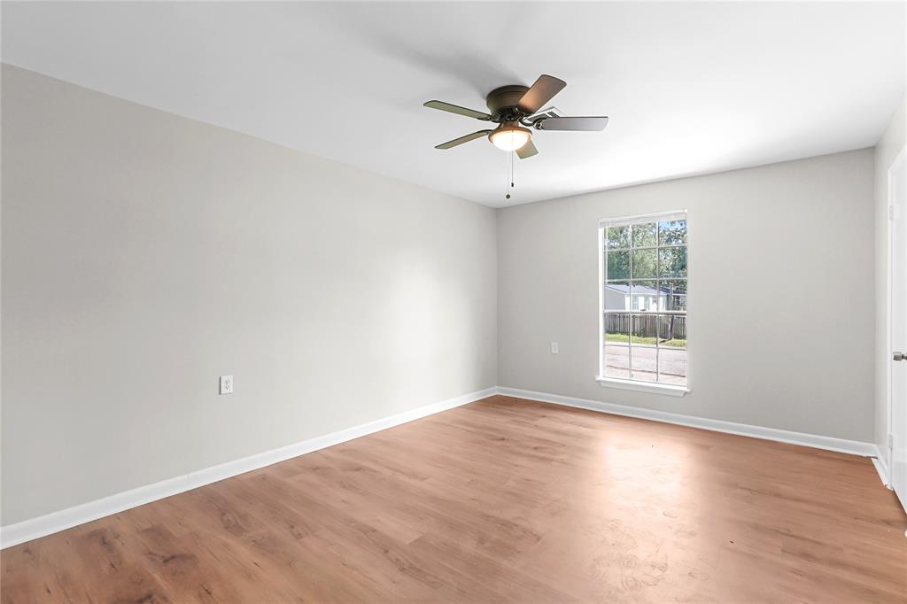1403 Marilyn Street, Conroe, Texas image 3
