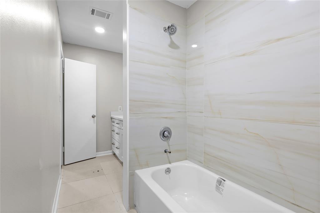 1403 Marilyn Street, Conroe, Texas image 4
