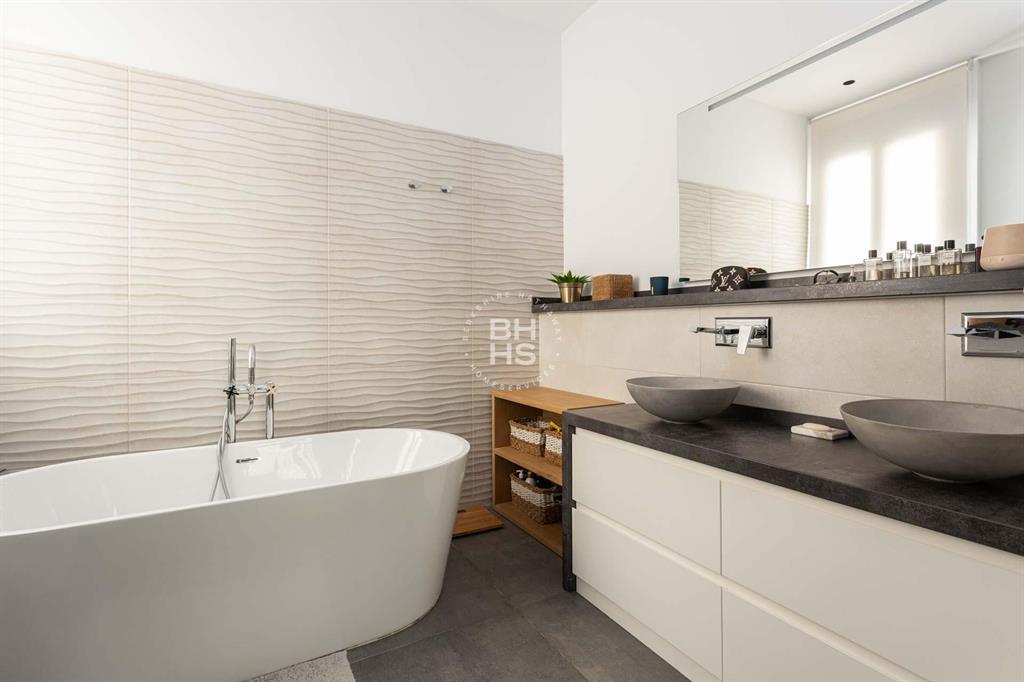 08023, Spain, 4 Bedrooms Bedrooms, ,2 BathroomsBathrooms,Residential,Active,181957