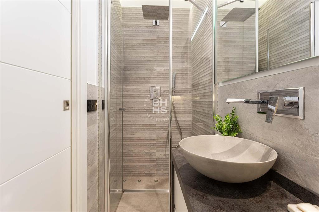 08023, Spain, 4 Bedrooms Bedrooms, ,2 BathroomsBathrooms,Residential,Active,181957