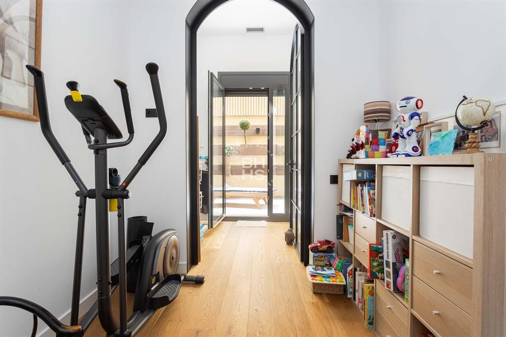 08023, Spain, 4 Bedrooms Bedrooms, ,2 BathroomsBathrooms,Residential,Active,181957