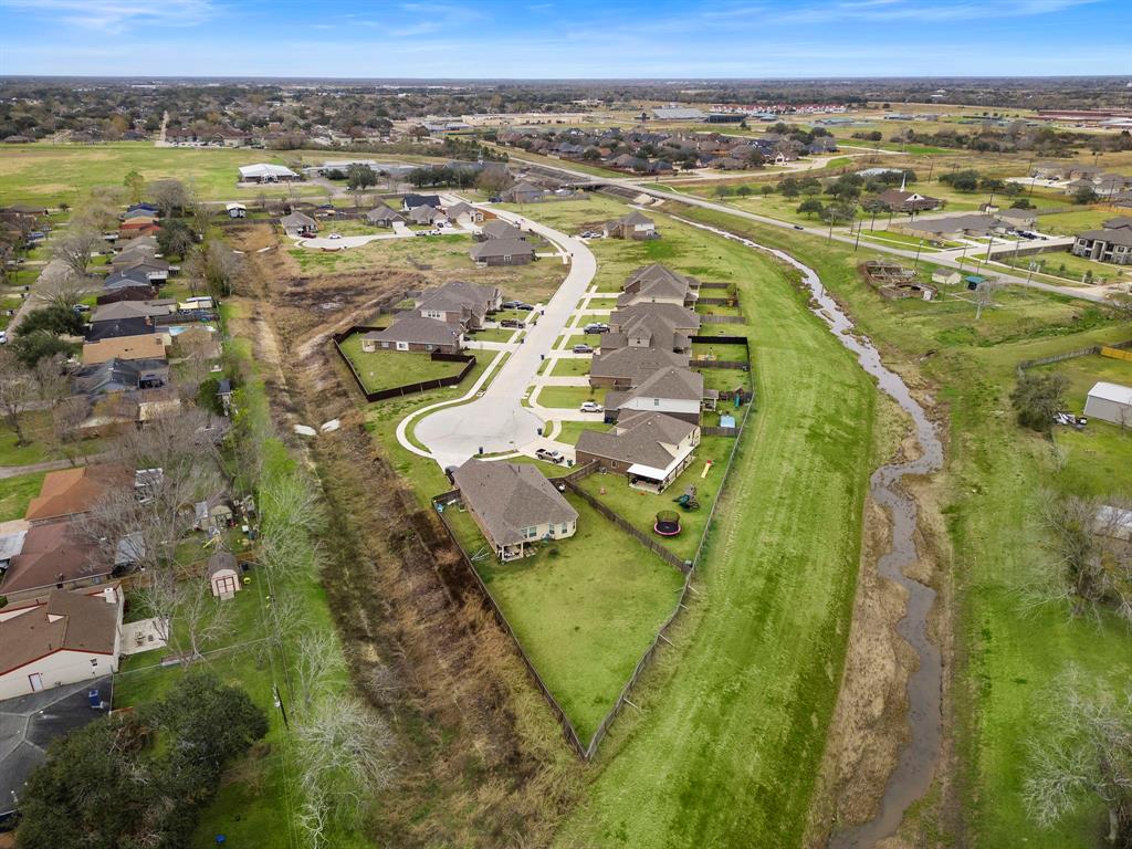 145 Bayou Bend Boulevard, Angleton, Texas image 4