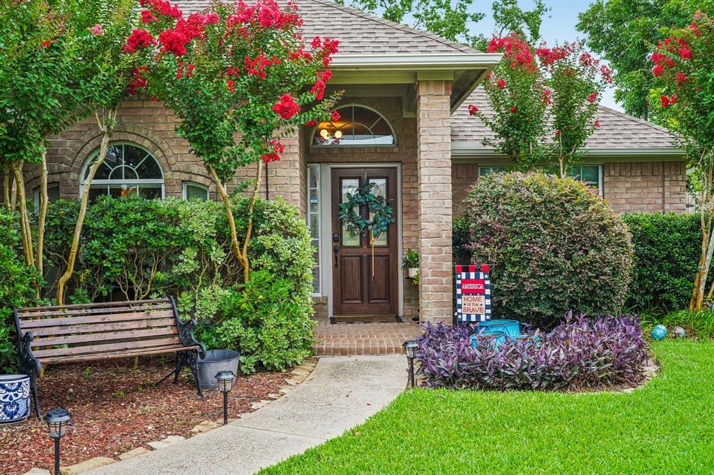 1095 Gladstone Drive