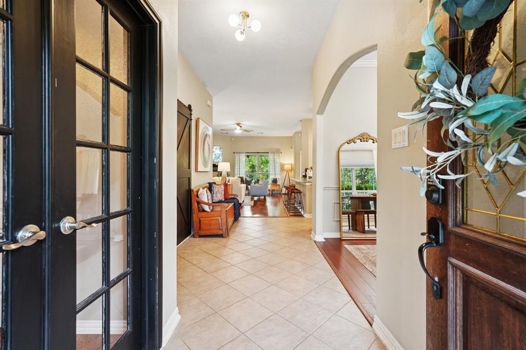 1095 Gladstone Drive