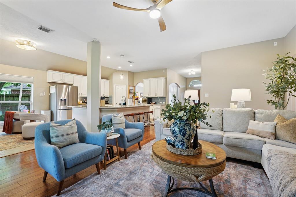1095 Gladstone Drive