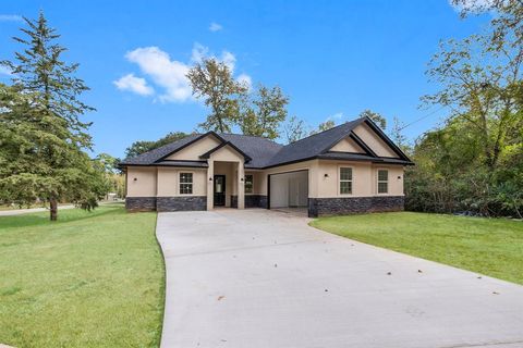 Single Family Residence in Conroe TX 12840 Royal West Drive.jpg