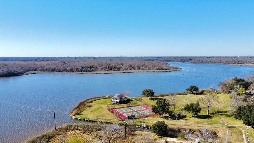 1222 Longledge Drive, Taylor Lake Village, Texas image 33