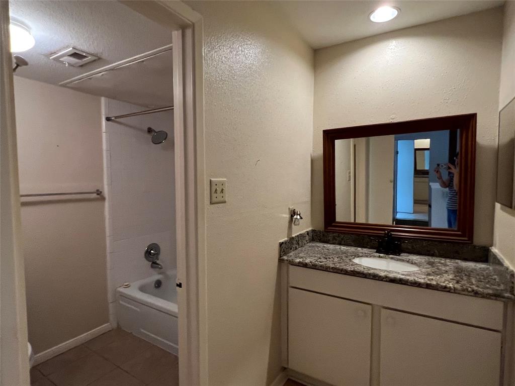 2100 Wilcrest Drive #106, Houston, Texas image 7