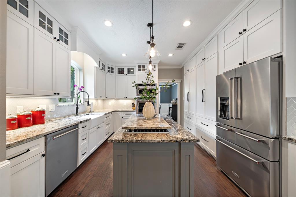 2018 Forest Garden Drive, Kingwood, Texas image 14