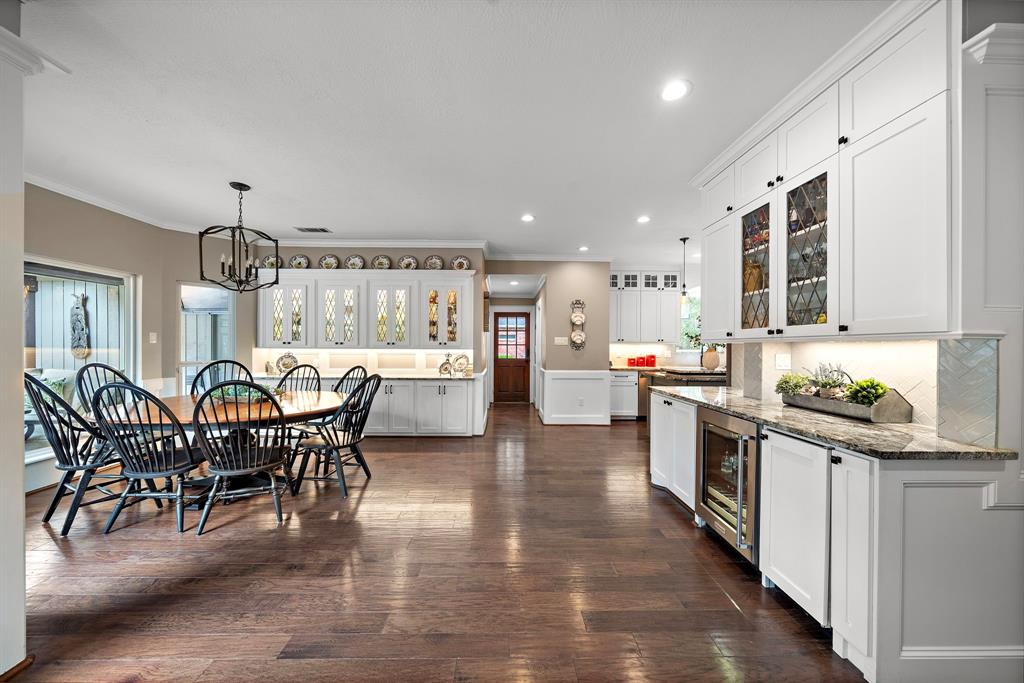 2018 Forest Garden Drive, Kingwood, Texas image 11